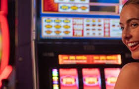 Tabel pembayaran Three Card Poker kel hk menampilkan semua kombinasi dan hadiah